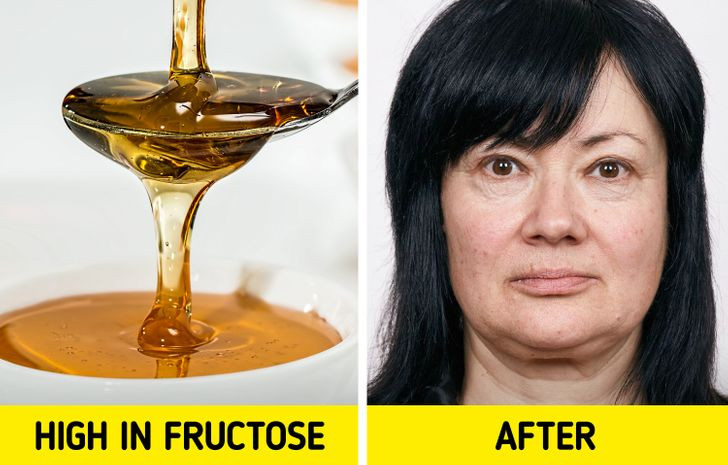 10. Xi-rô cây thùa: Loại xi-rô thay thế mật ong này thực sự có rất nhiều fructose, là nguyên nhân hình thành AGEs. AGEs có liên quan đến tổn thương tế bào và viêm nhiễm, tất cả có thể khiến bạn hình thành nhiều nếp nhăn hơn và các dấu hiệu lão hóa khác trên da, chẳng hạn như các đốm đồi mồi.