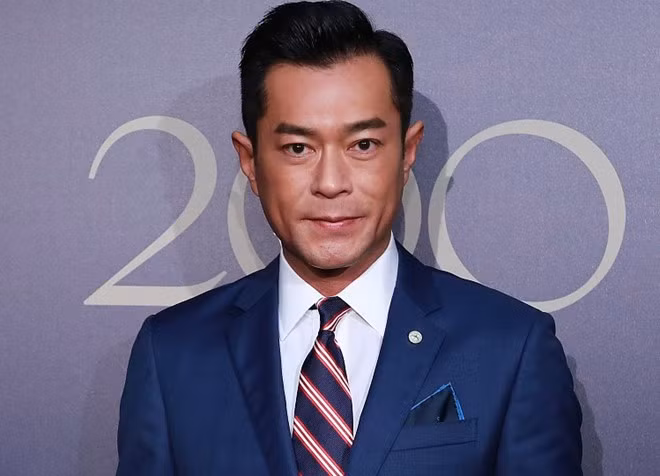 Ngoài ra, Cổ Thiên Lạc còn đặc biệt chăm chút cho làn da. Có những nguyên tắc về chăm sóc da được anh duy trì khá nghiêm ngặt. Nam tài tử cho rằng bản thân sẽ bớt điển trai đi nếu gương mặt kém mịn màng.