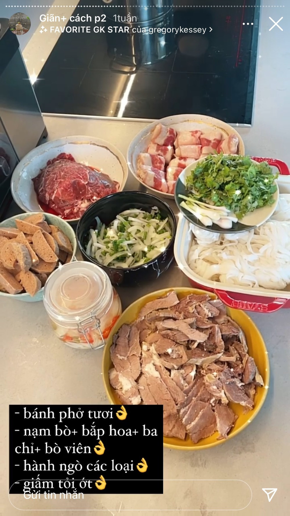 Món bún bò miền Bắc do chính tay Tóc Tiên chuẩn bị cho ông xã.