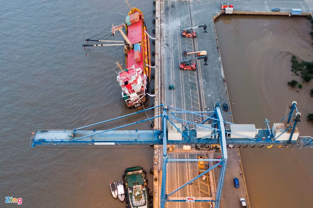 Theo nguồn tin riêng của Zing cho biết, sau gần 10 giờ khắc phục sự cố, quá trình trục vớt cơ bản đã hoàn thiện, không có thiệt hại về người.