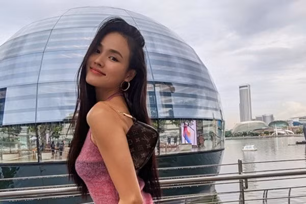 Với chiều cao 1,77m cùng thân hình chuẩn mẫu nhưng Tuyết Lan cũng nhiều lần mất cân bằng về chỉ số cơ thể. Cô phải hình thành và duy trì thói quen ăn uống, tập luyện khoa học để giữ dáng nuột nà.