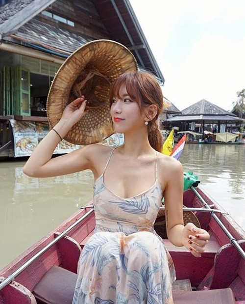 Ngoài thể dục, Ye Jung Hwa còn giữ dáng nhờ tập yoga.