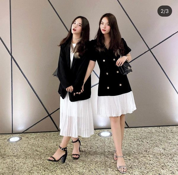 Cả hai dường như có “thần giao cách cảm” trong cách lựa chọn trang phục đời thường.