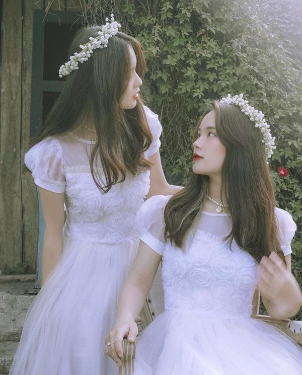 Hằng - Nga thường xuyên diện đồ đôi trong các bộ ảnh thời trang.