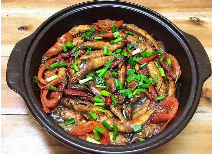 Đã đến Cà Mau thì chắc chắn du khách không nên bỏ qua món cá thòi lòi kho tiêu – một món ăn rất quen thuộc với người dân vùng Đất Mũi.