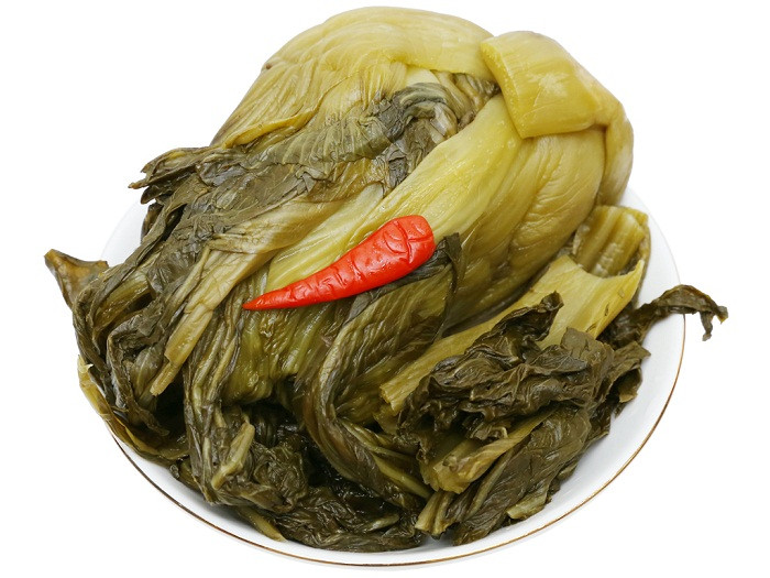 Thế nhưng, đây lại là một món ăn cực độc cho sức khỏe của bạn nếu ăn quá nhiều. Theo nhiều nghiên cứu, trong dưa cải muối có một lượng hợp chất nitroso nhất định có thể gây ung thư gan cũng như nhiều tổn hại khác đến sức khỏe người dùng.