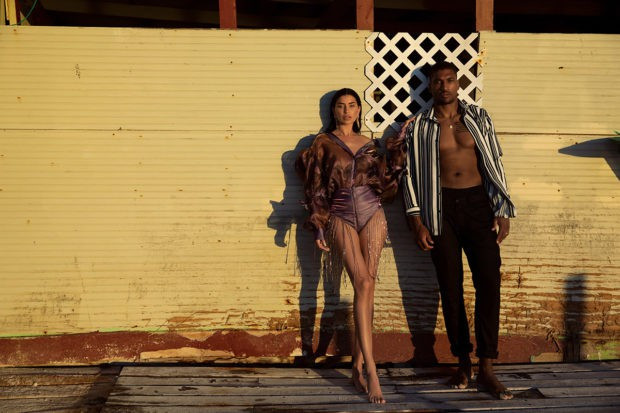 Nàng mẫu Canada ăn mặc táo bạo trong loạt ảnh bên chồng là cầu thủ bóng bầu dục.