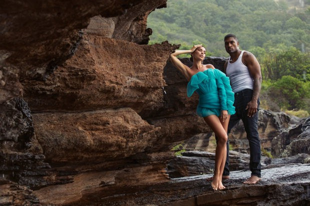 Mỹ nhân 8x tạo dáng đẹp như tạc tượng, khoe đôi chân dài bất tận. Bên cạnh vợ siêu mẫu, Larry English cũng cho thấy vóc dáng vạm vỡ, cơ bắp cuồn cuộn.