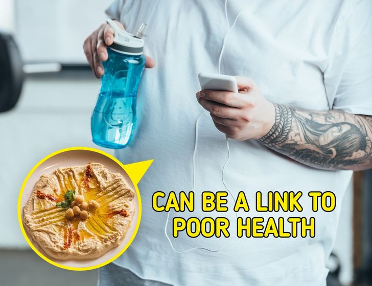 Hummus là món ăn Trung Đông làm từ đậu gà, bột vừng, chanh, tỏi và dầu ô liu. Nó có chứa các thành phần cực tốt cho sức khỏe. Tuy nhiên, đó là món hummus do bạn tự chế biến tại nhà. Còn loại hummus bán sẵn ở siêu thị chứa nhiều muối, dầu và chất bảo quản có thể gây béo phì và nhiều bệnh khác nhau.