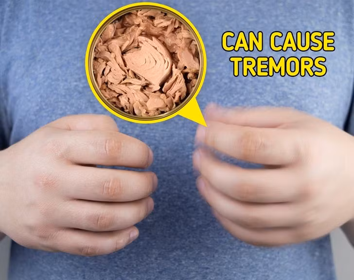 Cá ngừ giàu protein nạc và chứa nhiều axit béo omega-3, vitamin B12. Các nghiên cứu đã chỉ ra rằng ăn cá ngừ rất tốt cho tim mạch và giúp tăng cường sức khỏe của mắt, hệ thống miễn dịch và giảm huyết áp. Tuy nhiên, cá ngừ có chứa thủy ngân, khiến nó trở thành một loại thực phẩm nguy hiểm khi tiêu thụ với số lượng lớn và thường xuyên.