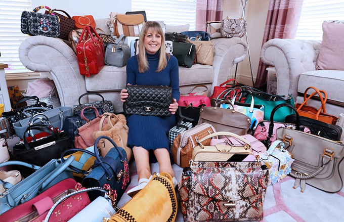Tủ đồ của cô gồm 362 chiếc túi xách đến từ nhiều nhãn hàng cao cấp và bình dân như Chanel, Prada hay Zara... cùng mức giá dao động 6-3.500 bảng Anh.