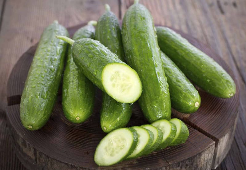 Gây hại cho thận: Tình trạng gia tăng lượng kali trong cơ thể sẽ dẫn đến nhiều rắc rối như đầy hơi, đau bụng, chướng bụng, khó tiêu ở giai đoạn đầu. Về lâu dài, những rắc rối này sẽ trở nên nghiêm trọng hơn, ảnh hưởng đến chức năng cũng như hoạt động bình thường của thận. Do đó, thói quen ăn quá nhiều dưa chuột có thể khiến thận bị tổn thương theo thời gian.