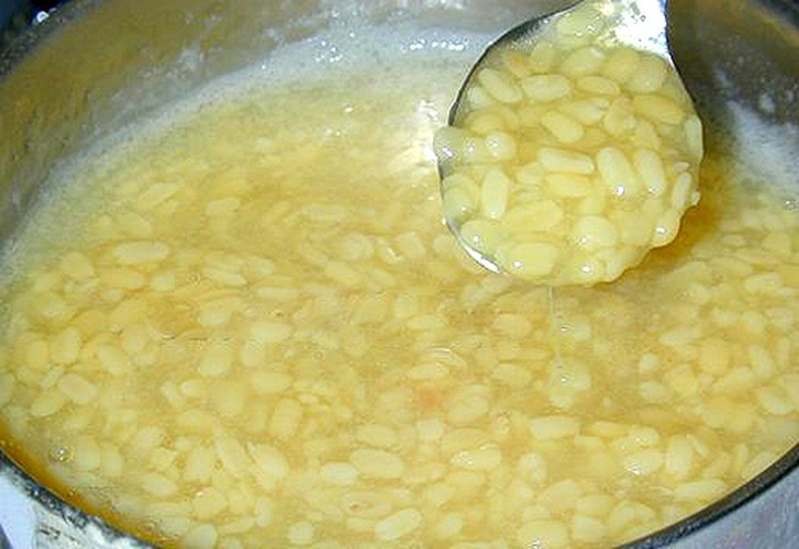 Không những vậy, chè đậu xanh có khả năng giải nhiệt cao. Loại chè này thúc đẩy cơ thể thải nhiệt ra một cách tự nhiên, đồng thời cũng làm giảm thiểu các loại bệnh do nhiệt gây ra. Ảnh: Internet.