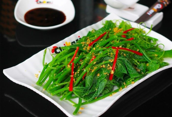 9. Su su Tam Đảo: Với lợi thế khí hậu thuận lợi, Tam Đảo là vùng trồng nhiều su su nhất của Vĩnh Phúc. Su su Tam Đảo có thể chế biến thành nhiều món ăn khác nhau như ngọn su su xào, ngọn su su luộc, quả su su xào,…