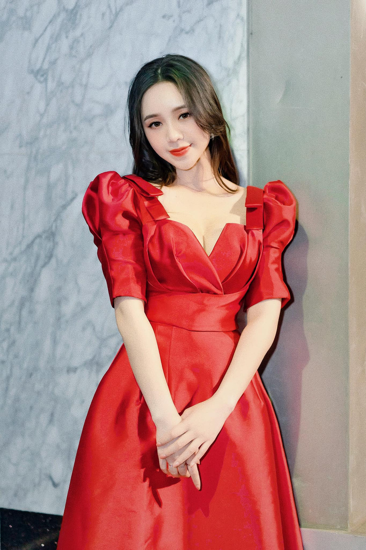 Chọn lựa những trang phục trẻ trung nhưng không quá phản cảm là tiêu chí thời trang của Quỳnh Kool.