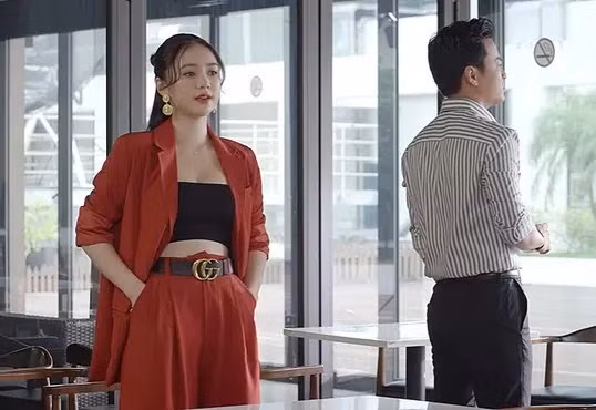 Hot girl Quỳnh Kool là một nữ diễn viên trẻ gây ấn tượng trong bộ phim "Hướng Dương Ngược Nắng" đang gây sốt trên màn ảnh nhỏ.