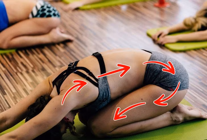 4. Tập yoga và Pilates: Cả yoga và Pilates đều là những bài tập hiệu quả để giữ cho cơ bắp khỏe mạnh và săn chắc, đồng thời sẽ giúp da săn chắc hơn.