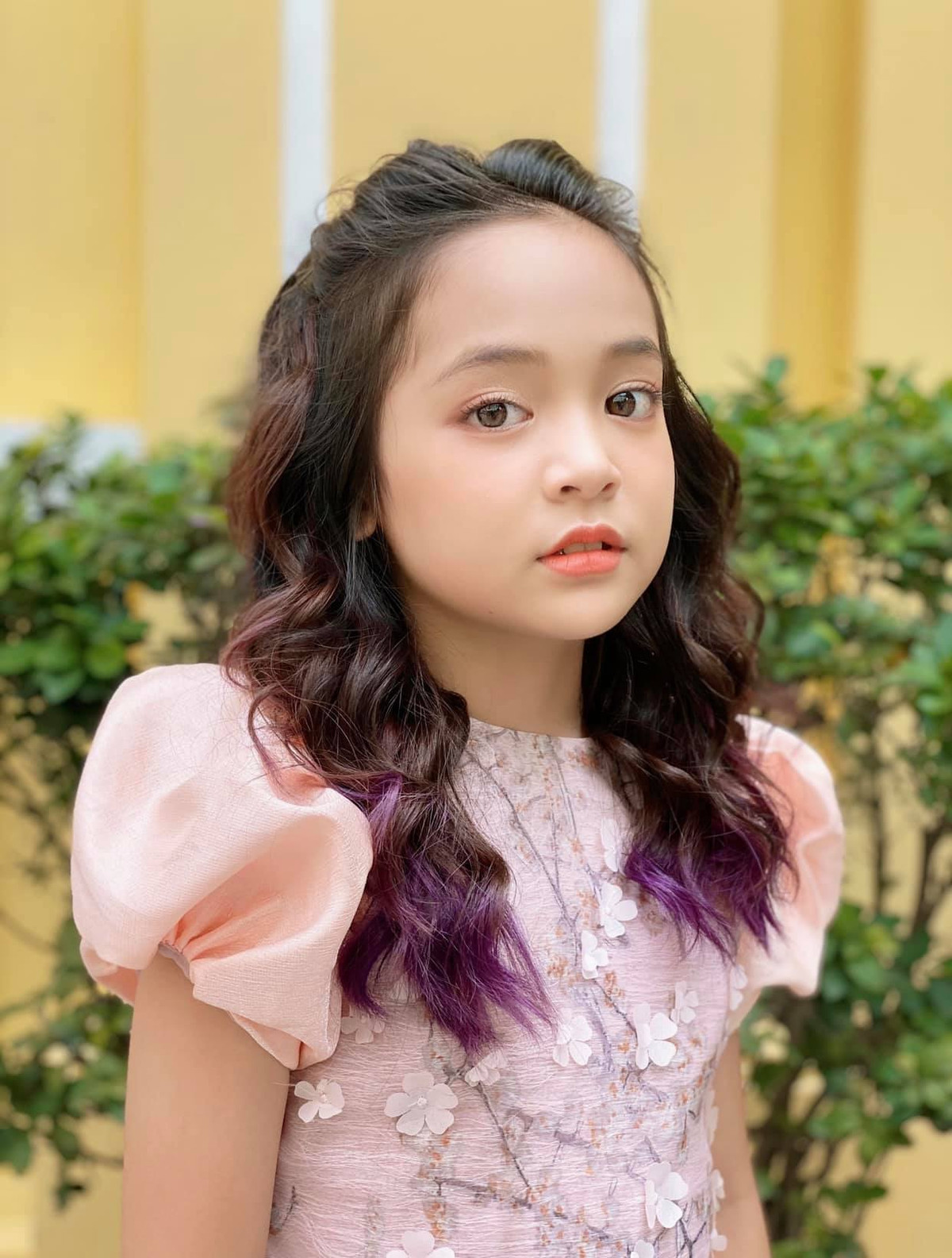 Cô bé nhiều lần trình diễn catwalk cho các chương trình thời trang lớn hay chụp ảnh mẫu cho các shop quần áo.