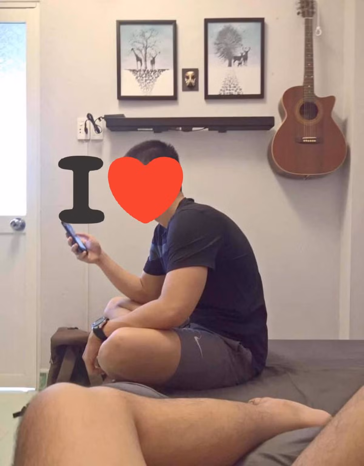 Lang thang tren mang vo tinh phat hien bi mat dong troi cua chong sap cuoi