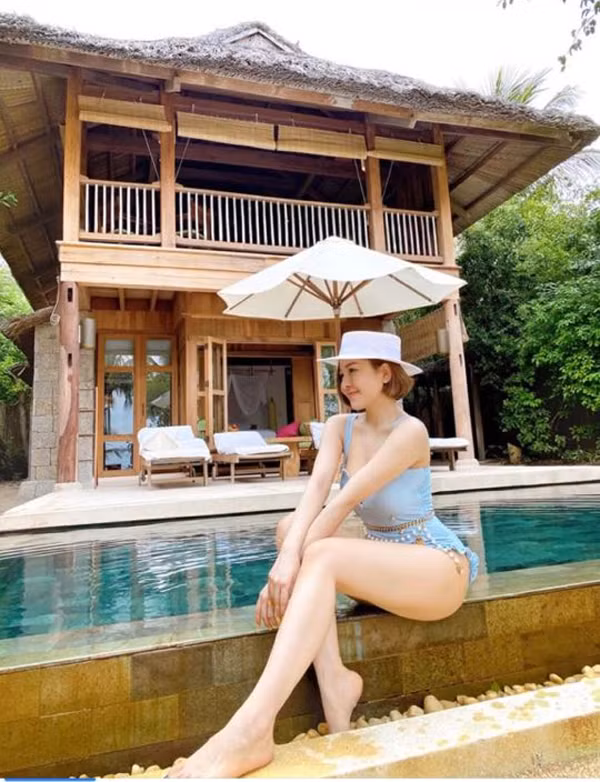 Cô sở hữu bộ sưu tập bikini đồ sộ với nhiều kiểu dáng và phong cách khác nhau.