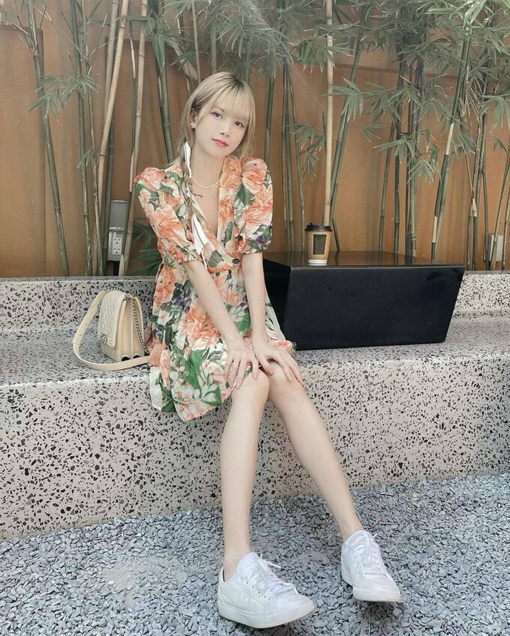 Giờ đây, Thiều Bảo Trâm thường ưu ái các kiểu váy áo nữ tính, nhẹ nhàng.