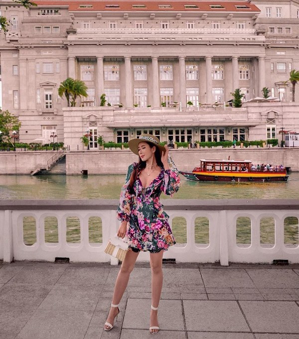 Dù đã là mẹ hai con nhưng cô có một vóc dáng chuẩn chỉnh, có khả năng "cân" nhiều kiểu dáng trang phục khác nhau.