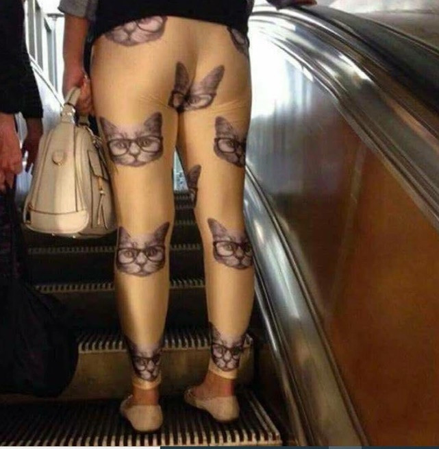 Thêm một trang phục thảm họa gây khó hiểu cho người nhìn.