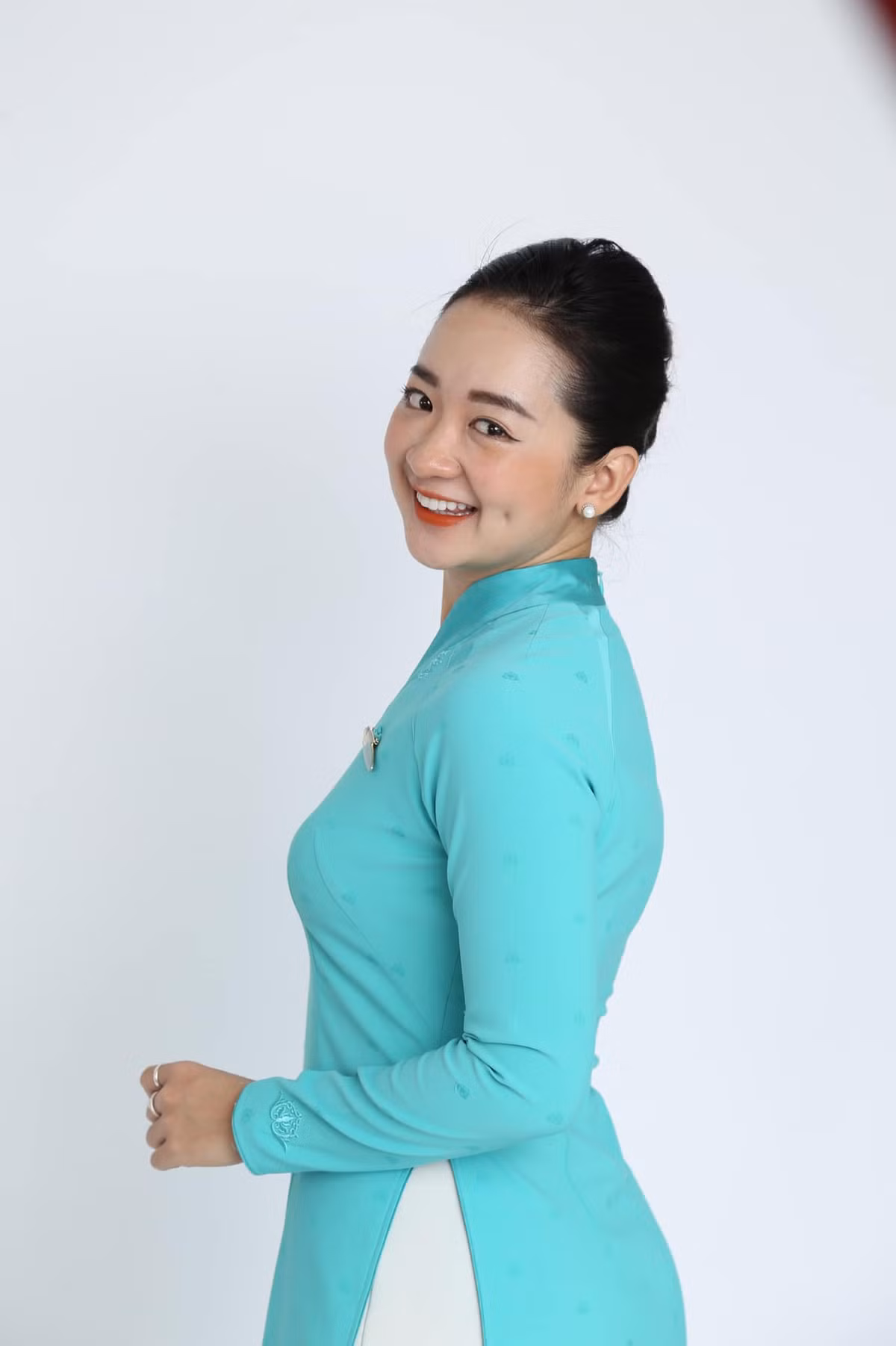 "Cải thiện vóc dáng thành công trước tiên giúp mình thấy sức khỏe có chuyển biến tích cực hơn hẳn, yêu bản thân hơn và cũng giúp mình có thêm rất nhiều cơ hội. Đặc biệt là đã cho mình có đủ điểu kiện để trở thành một tiếp viên hàng không - một công việc không chỉ đòi hỏi cao về mặt kiến thức mà còn yêu cầu rất nhiều về ngoại hình", Mai Hương chia sẻ.