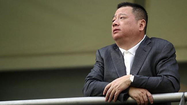 Thời điểm đó, ông đổi tên công ty điện tử thành Goldin Properties Holdings và mua thêm công ty khác là Goldin Financial. Đến năm 2017, Goldin Properties đã bị hủy niêm yết trên sàn chứng khoán và Pan sở hữu cổ phần kiểm soát trong cả hai công ty.