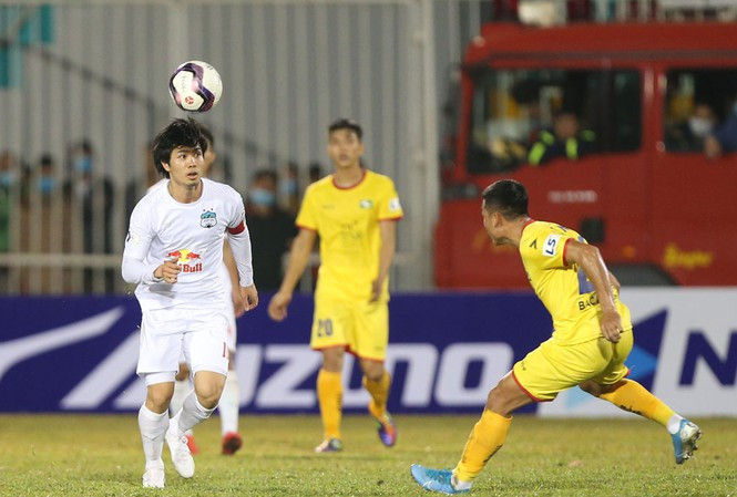 Cong Phuong phai xet nghiem COVID-19, cach ly khi hoi quan cung HAGL