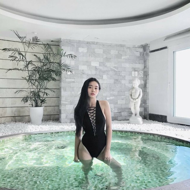 Thân hình săn chắc, gợi cảm của người đẹp RMIT "đốt mắt" người đối diện.