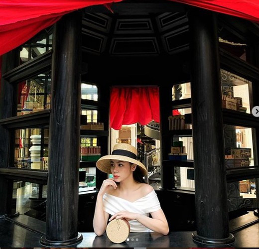 Trong các chuyến đi chơi, tiểu thư trường RMIT thường chuộng cách ăn mặc sành điệu và nữ tính.