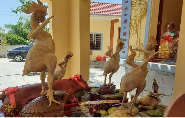 Rất nhiều kiểu tạo dáng gà cúng bá đạo khiến cư dân mạng không khỏi giật mình và buồn cười.