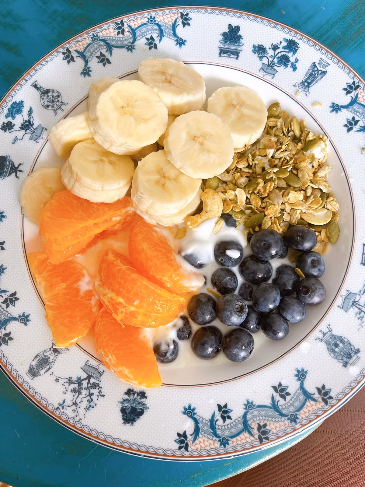 Ngoài tiết lộ thực đơn giảm cân, Kim Duyên còn khoe một vài ảnh về các bữa ăn trong ngày của bản thân.