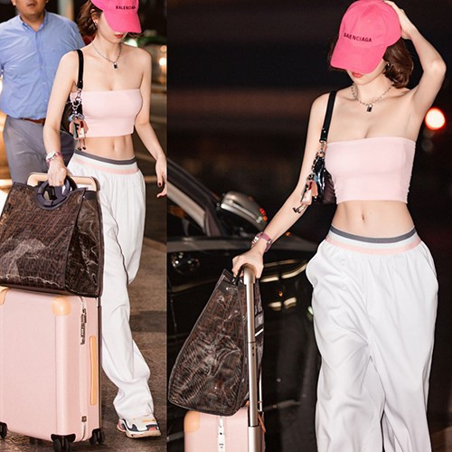 Đối với các cô nàng theo đuổi hình tượng gợi cảm và cá tính, áo cúp ngực cách điệu là lựa chọn lý tưởng.