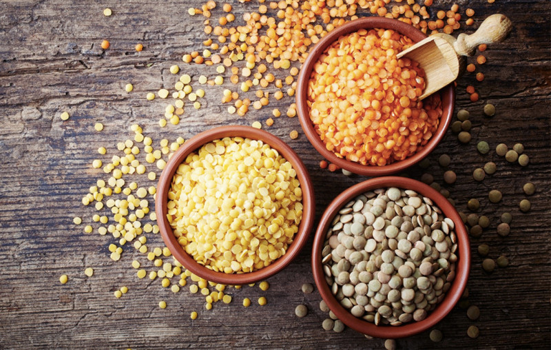 Đậu hạt và đậu lăng là thực phẩm giàu chất xơ, kali và magie, có tác dụng giúp giảm huyết áp đã được nhiều nghiên cứu chứng minh. Một báo cáo dựa trên 8 nghiên cứu cho thấy ăn đậu hạt và đậu lăng làm giảm đáng kể huyết áp tâm thu ở những người bị tăng huyết áp.