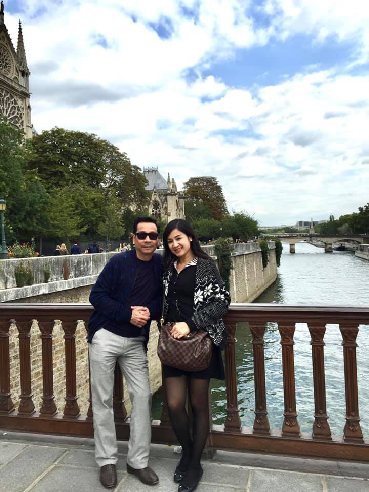 Cả hai nghệ sĩ có rất nhiều kỷ niệm khi đi lưu diễn ở nước ngoài và những lần đi diễn ở tỉnh. Sự ra đi của người anh lớn Hoàng Dũng để lại trong lòng nghệ sĩ Thu Hà những khoảng trống không thể bù lấp.