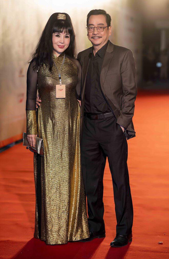 Sau này, NSND Hoàng Dũng và NSND Lan Hương nhiều lần sải bước cùng nhau trên thảm đỏ các kỳ LHP Việt Nam, LHP Quốc tế Hà Nội.