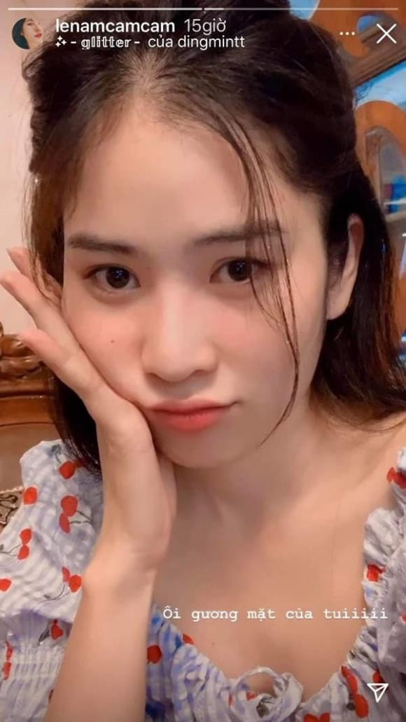 Nam Anh - chị gái của Nam Em chia sẻ bất ngờ về khuôn mặt của mình tròn hơn. Cô nàng than thở “Ôi gương mặt của tui” dù người đẹp vẫn giữ vóc dáng khá cân đối.