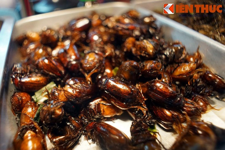 Người ăn chỉ cần đưa vào miệng cắn nhẹ, mùi vị sẽ ngay lập tức lan tỏa, chất béo của thịt thấm vào từng chân răng, không lẫn lộn với bất cứ một hương vị nào khác. Ảnh: IT.