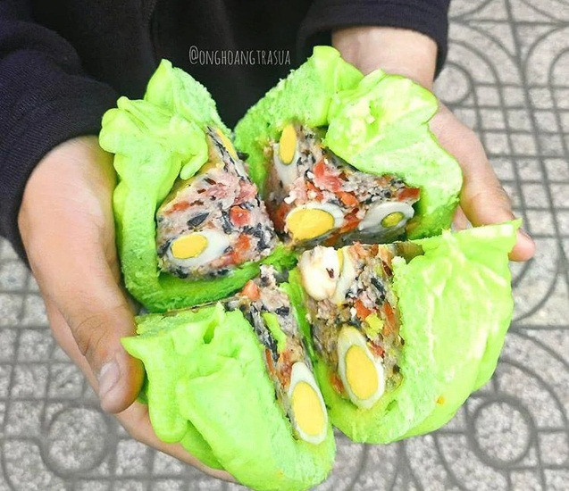 Bánh bao 8 trứng muối có vỏ bánh vừa phải không quá dày cũng không quá mỏng để đảm bảo đủ dưỡng chất cần thiết cho món ăn. Phần trứng muối thì được đến tận 8 trứng tròn, đều bao quanh xung quanh phần nhân.