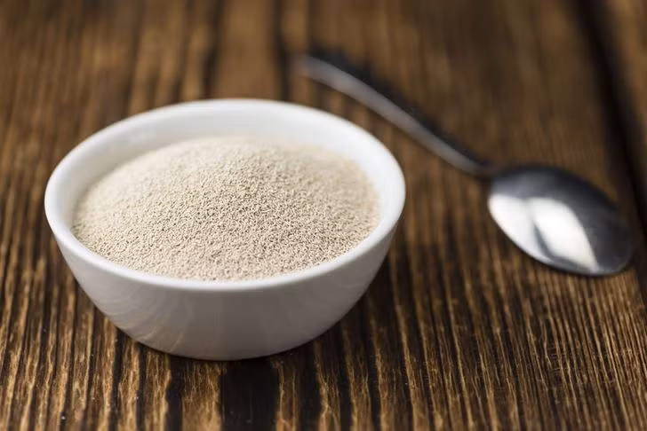 Men: Men là một trong những sản phẩm có thể bảo quản được lâu nếu vẫn chưa mở trong tủ (khoảng 2 năm), nhưng khi đã mở thì rất dễ hỏng nếu không bảo quản đúng cách. Đây là lý do tại sao điều quan trọng là phải giữ nó trong hộp kín trong tủ lạnh. Với cách này, bạn có thể sử dụng nó trong tối đa 4 tháng.