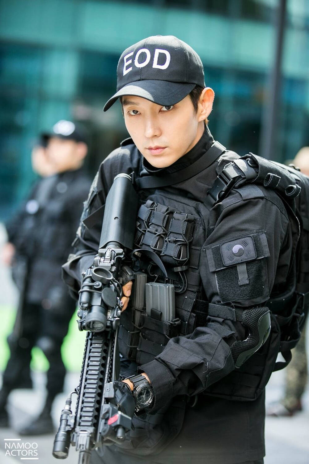 Lee Joon Gi: Trong vai viên cảnh sát kiên quyết và mạnh mẽ Kim Hyun Joon của phim Criminal Minds, Lee Joon Gi mặc quân phục rất điển trai và ngầu.