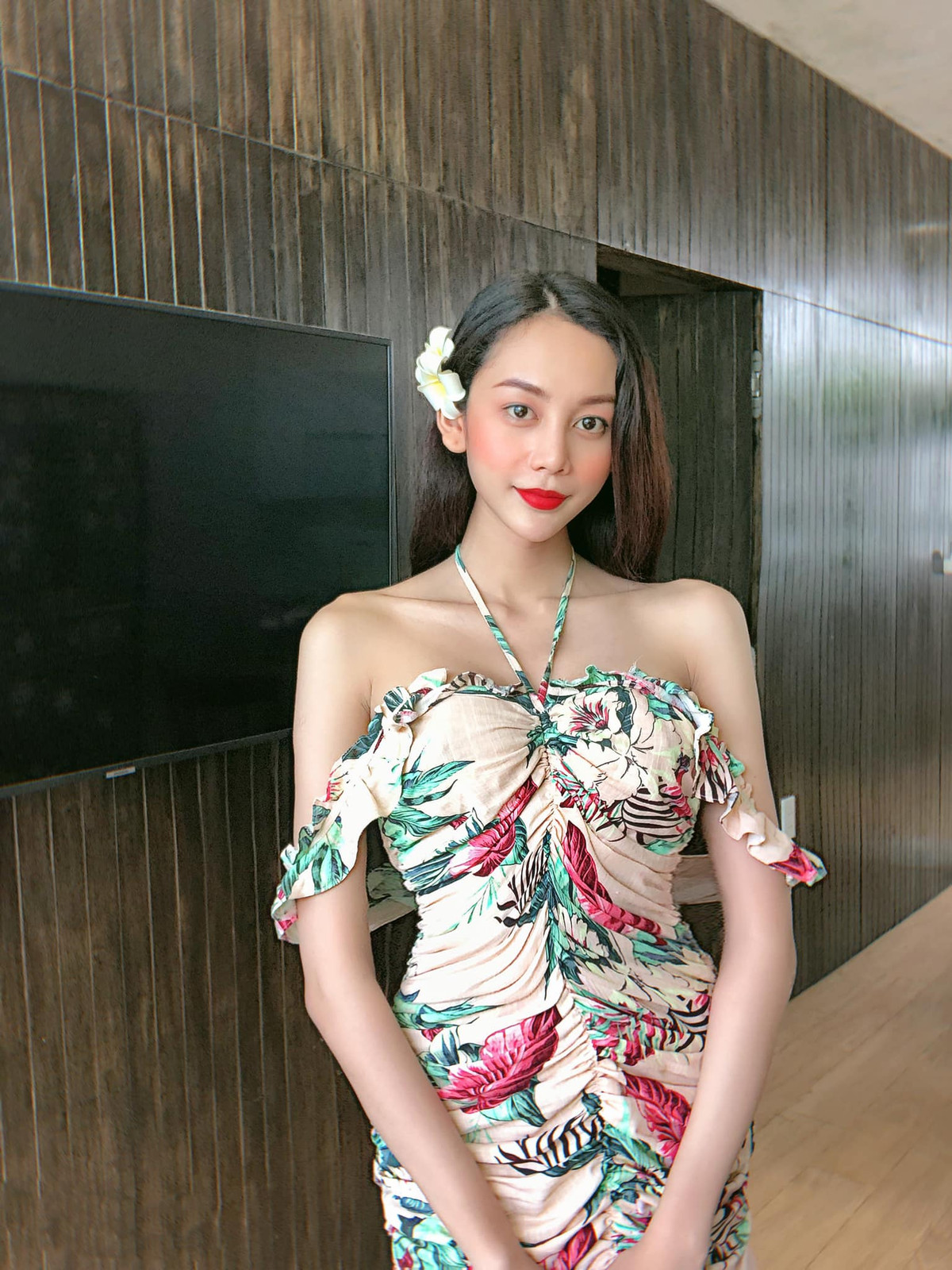 Sau khi phẫu thuật, ba vòng của Mỹ Kỳ trở nên mềm mại hơn và cô tự tin diện các kiểu quần áo ôm dáng.