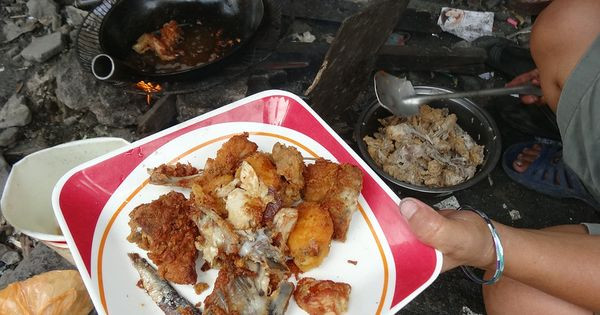 Mặc dù nhiều người cho rằng nó an toàn vì đã được rửa sạch, nấu nướng kỹ, thế nhưng, các nhà chức trách y tế đều khẳng định món ăn này là một mối nguy hiểm rất lớn đối với sức khỏe.