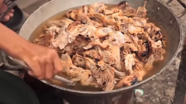  Pagpag lâu nay được xem là món ăn không thể thiếu trong các khu ổ chuột ở Philippines.