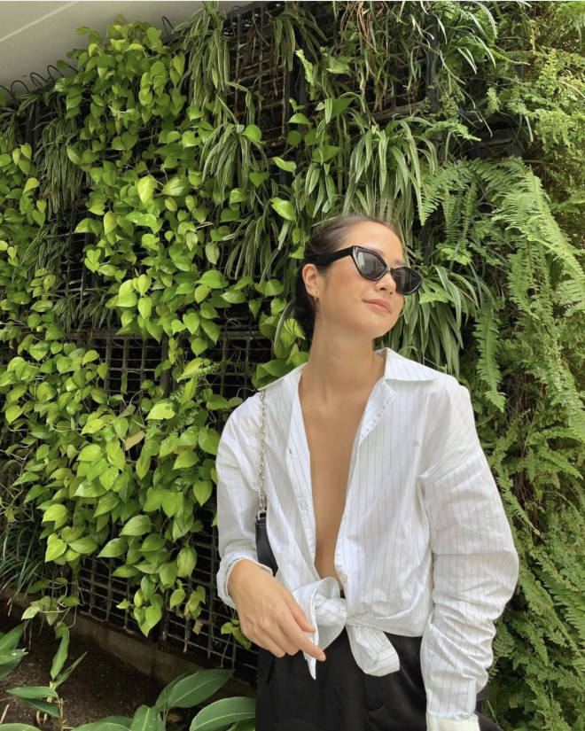 Trang cá nhân của cô nàng ngập tràn các hình ảnh buông lơi vòng một đầy sexy. Ảnh: IG, IT.