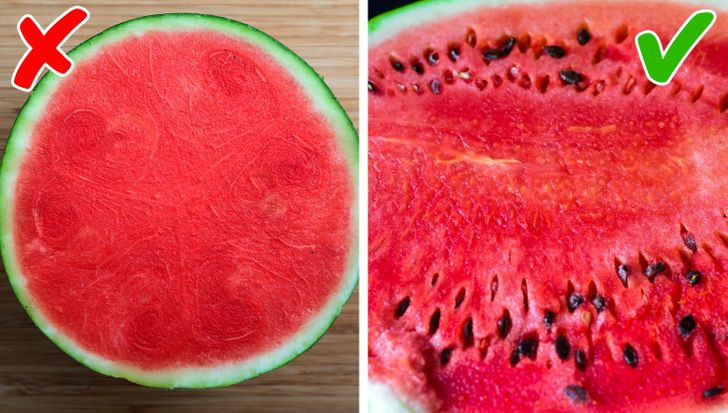 4. Nhai cả hạt dưa hấu: Ăn dưa hấu nhai cả hạt có thể cung cấp đầy thêm protein cho cơ thể bạn. Một cốc hạt dưa hấu chứa hơn 30g protein và rất giàu chất xơ. Bạn có thể ăn ngay hoặc để dành thêm vào món sinh tố yêu thích của mình.