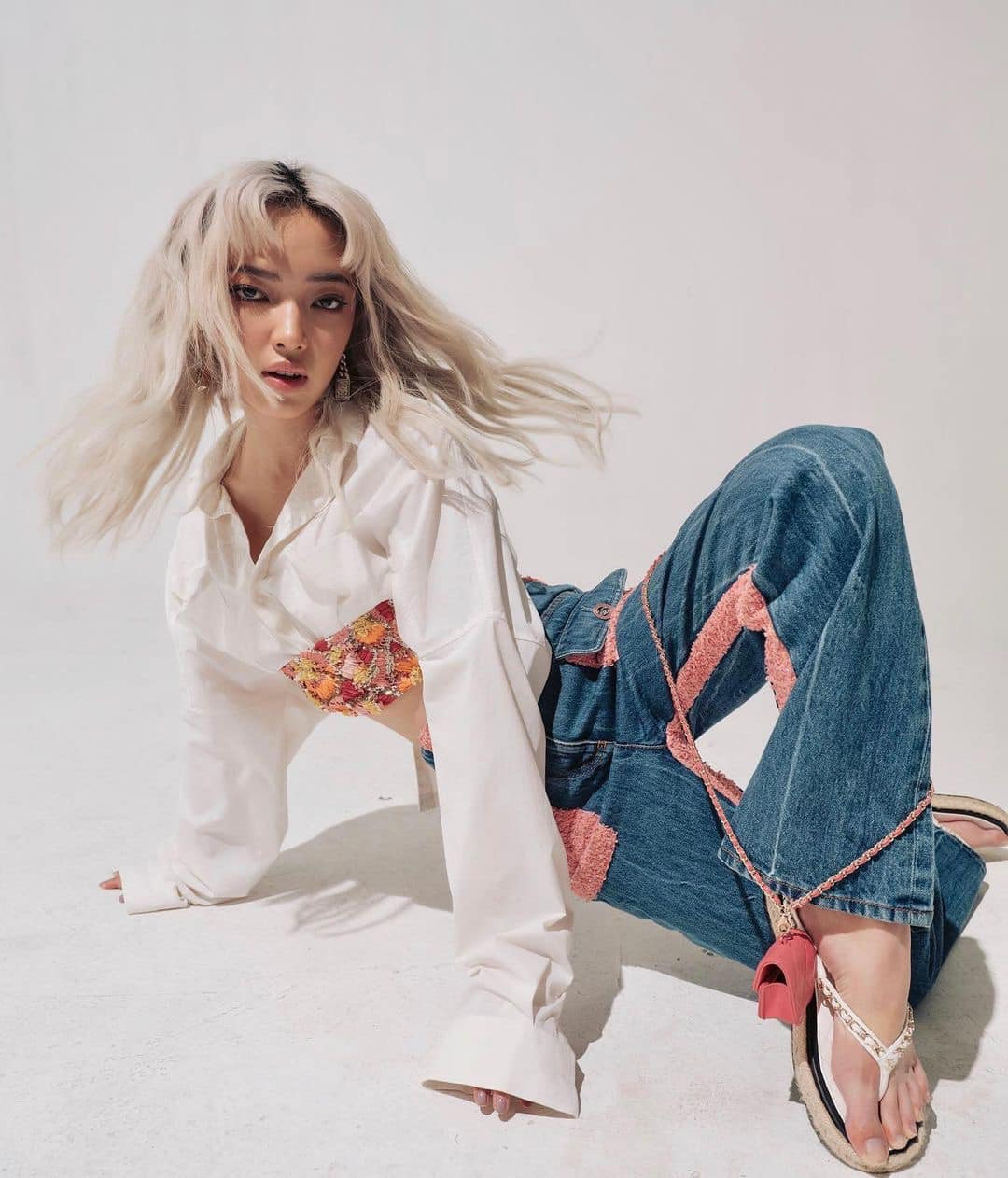 Là tín đồ của các nhãn hàng thời trang nổi tiếng trên thế giới, Châu Bùi có một bộ sưu tập đồ sộ đồ hiệu cực chất.