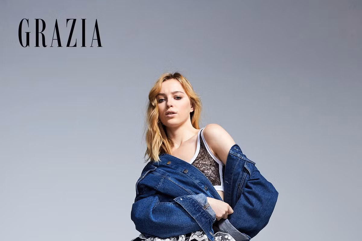 Cách phối đồ cá tính xen lẫn nét gợi cảm của cô khiến nhiều người chú ý.